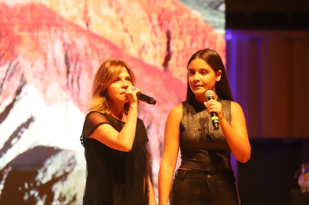 Marcela Morelo cantó el himno nacional argentino junto a Valentina Alfonso.